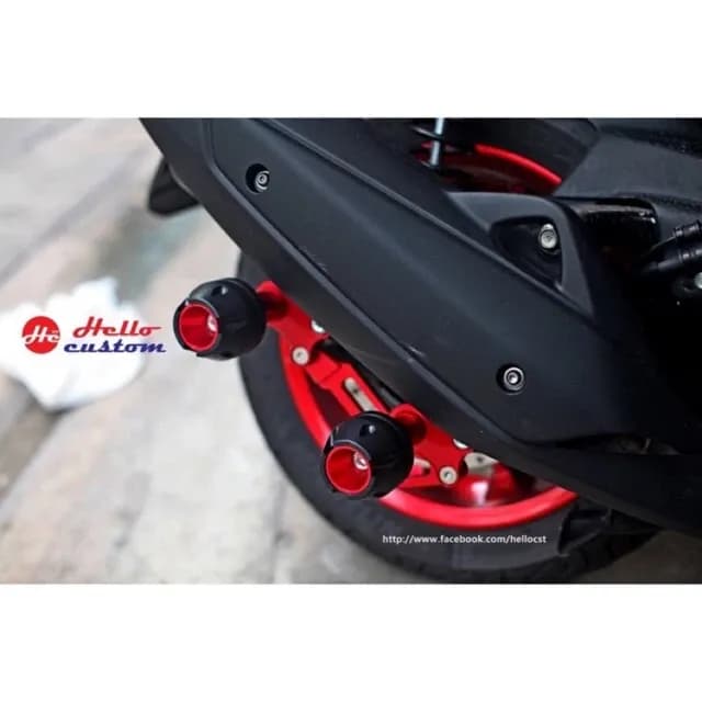 กันล้มข้างท่อ AEROX PCX XMAX NMAX LEXI ADV FORZA *ADV160 ใส่ไม่ได้* (ขากันล้มแล้วแต่รุ่น สีขากันล้มอาจได้ไม่ตรงสี)