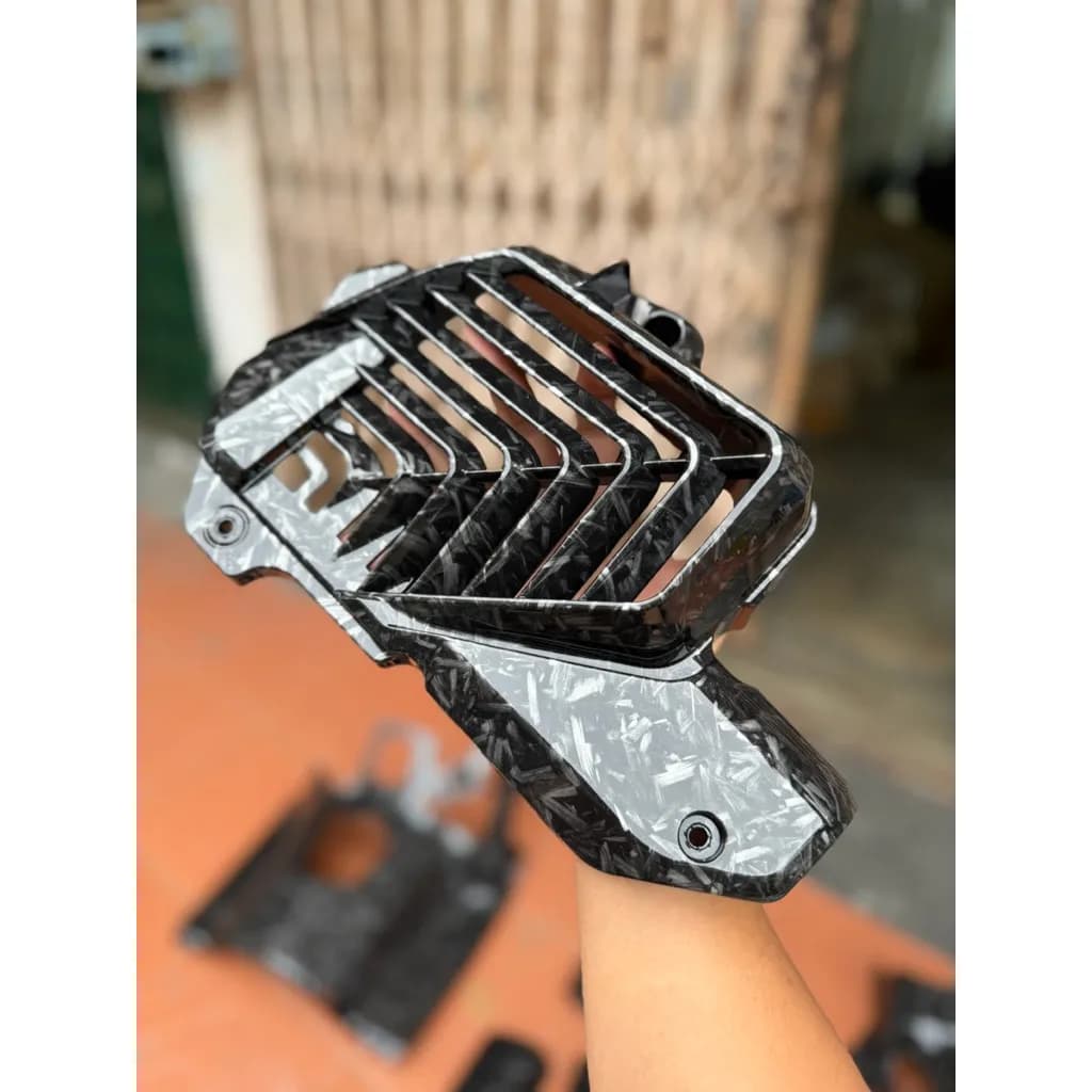 ครอบหม้อน้ำ Honda Giorno 125 / PCX160 / Click160 ลายเคฟล่าฟอร์ด 5D (เปลือกแท้ศูนย์) เคลือบเงา 2K พร้อมส่ง