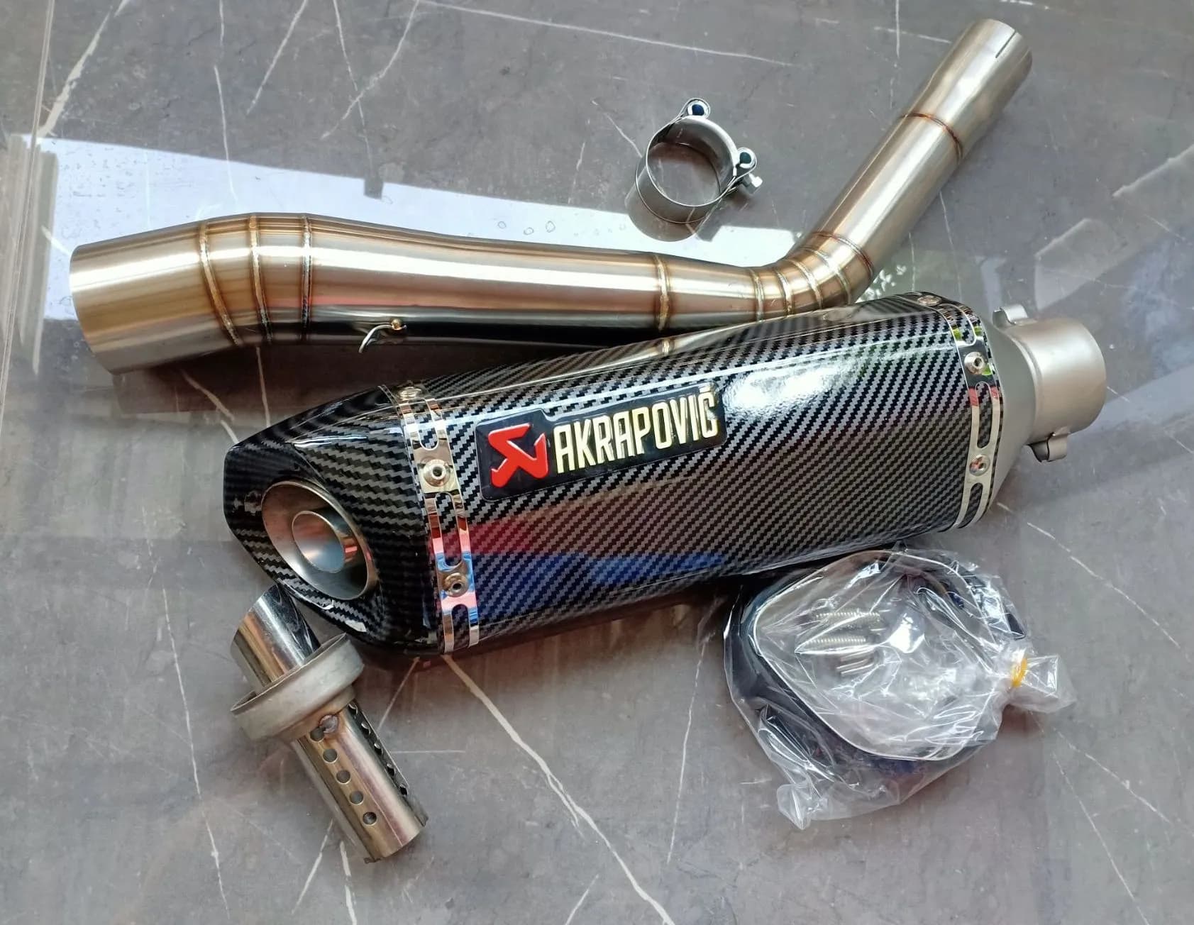 ท่อสลิปออน GPX Demon GR200R สแตนเลส 304 ทรง AK 14 นิ้ว ปากเฉียงเคฟล่า (2 นิ้ว)
