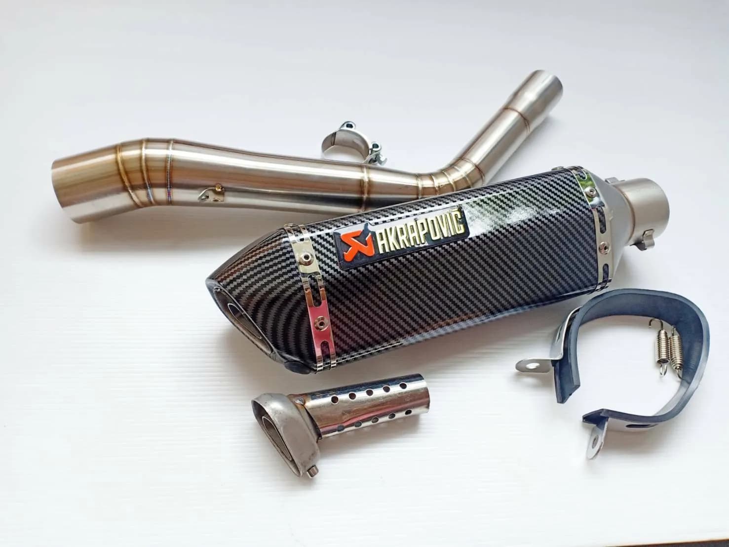 ท่อสลิปออน Akrapovic เคฟล่า 14 นิ้ว สำหรับ GPX Demon GR200R (รุ่นพิเศษ)